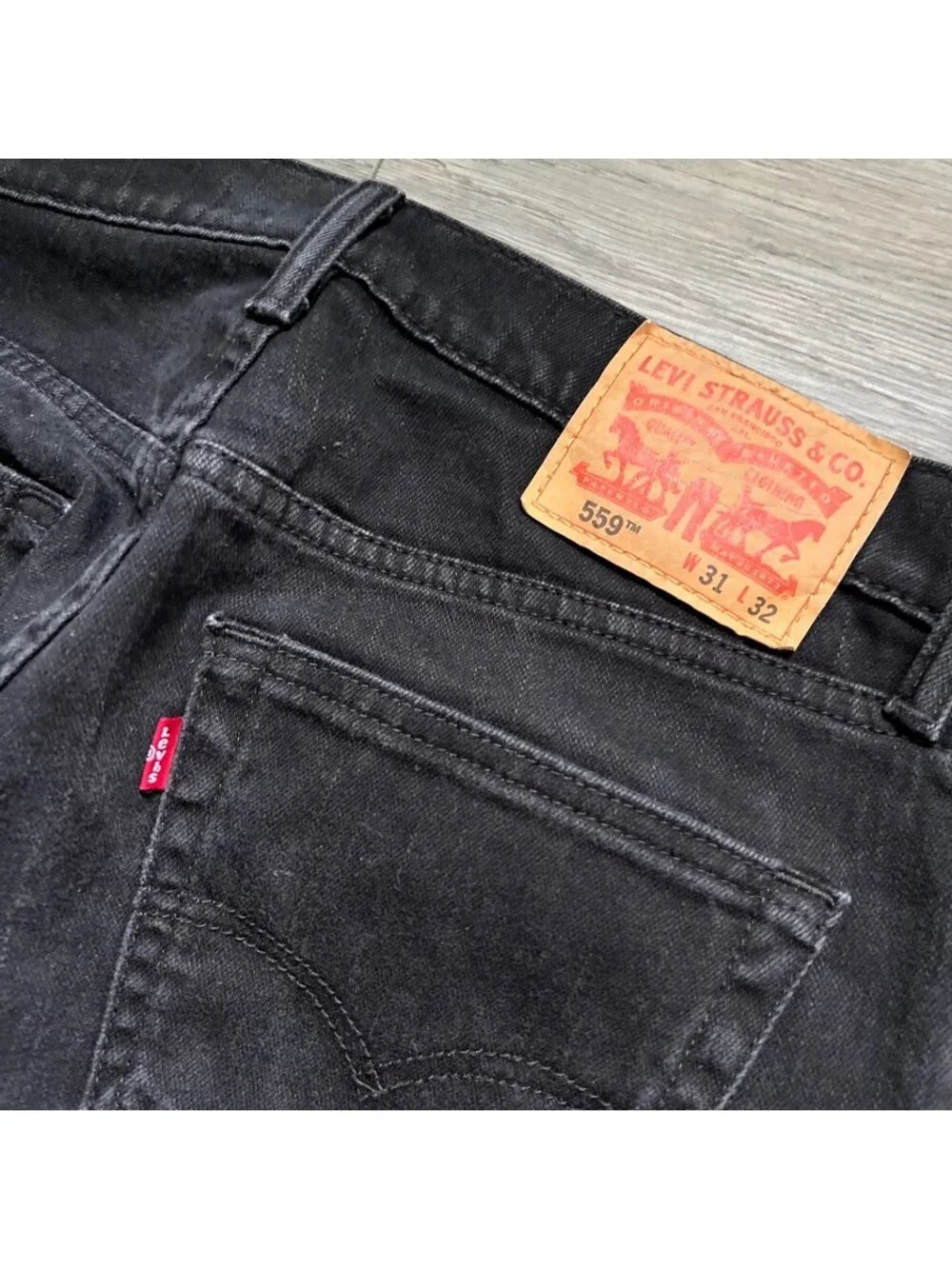 Vintage Levi's Men's 31x32 559 Relaxed Straight Jeans Black Wash Denim Y2K